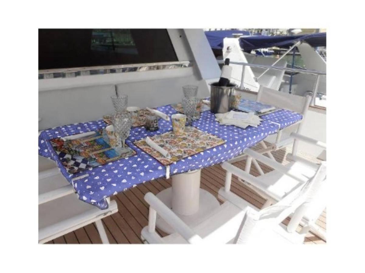 Hotel Boat & Breakfast Lucretia, Luxury Yacht Àrbatax Exteriér fotografie