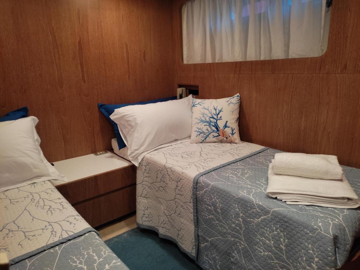 Hotel Boat & Breakfast Lucretia, Luxury Yacht Àrbatax Exteriér fotografie