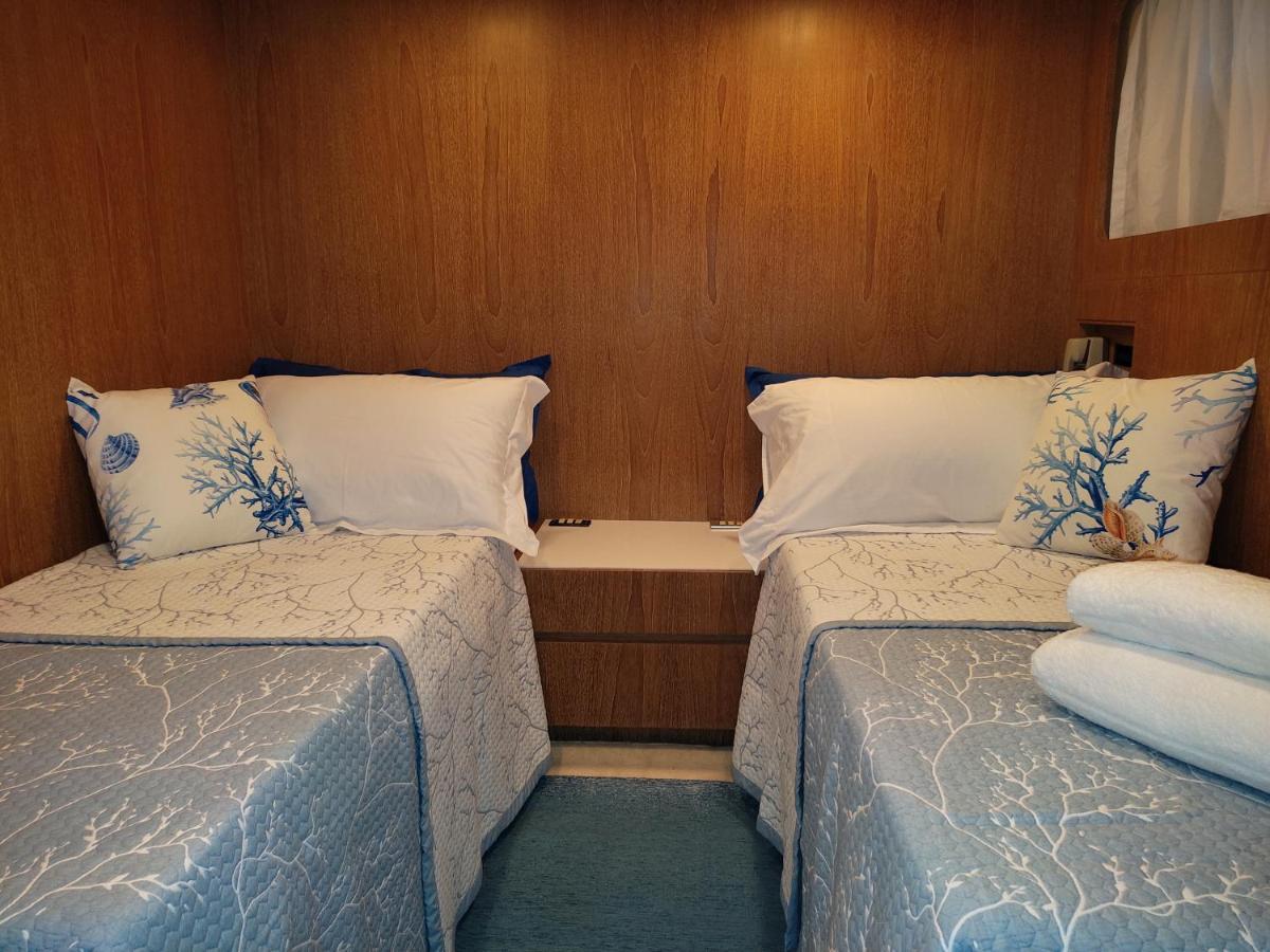 Hotel Boat & Breakfast Lucretia, Luxury Yacht Àrbatax Exteriér fotografie