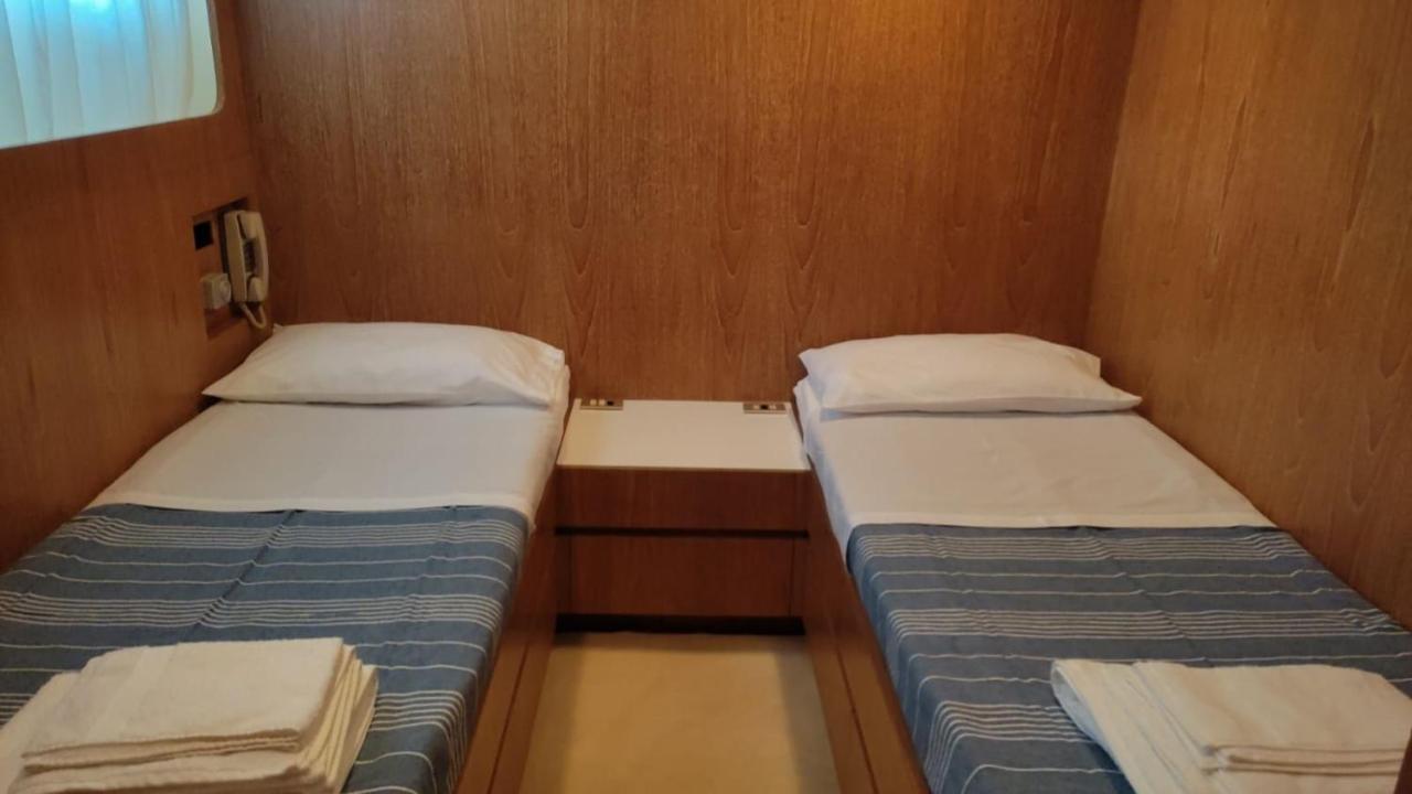 Hotel Boat & Breakfast Lucretia, Luxury Yacht Àrbatax Exteriér fotografie