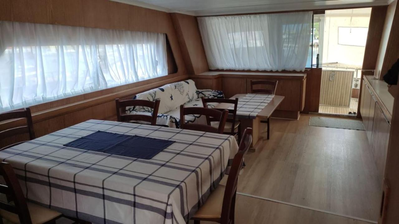 Hotel Boat & Breakfast Lucretia, Luxury Yacht Àrbatax Exteriér fotografie