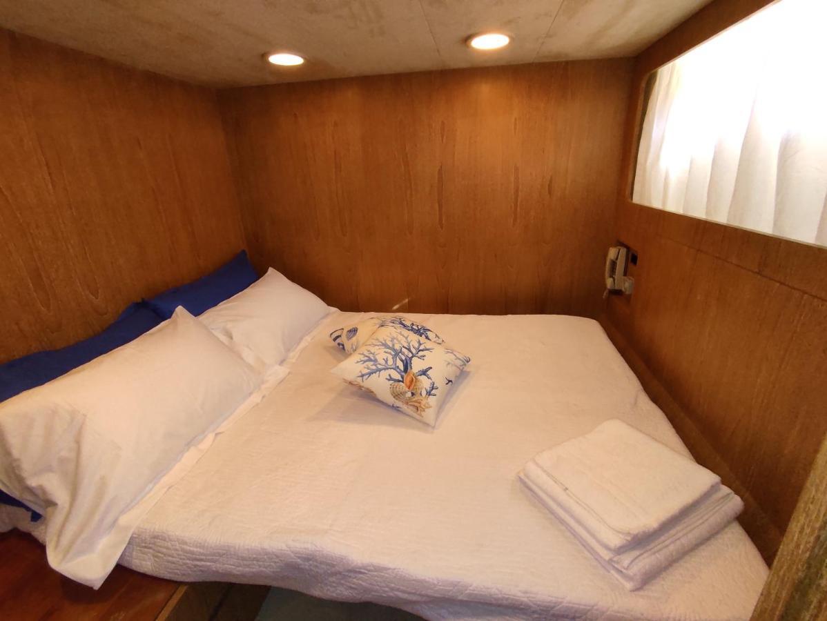 Hotel Boat & Breakfast Lucretia, Luxury Yacht Àrbatax Exteriér fotografie