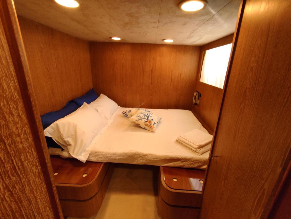 Hotel Boat & Breakfast Lucretia, Luxury Yacht Àrbatax Exteriér fotografie